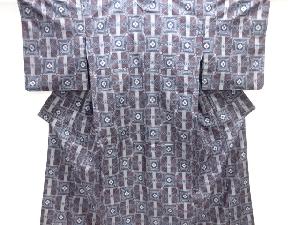 重ね枡に花菱模様織り出し本場村山大島紬着物アンサンブル